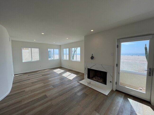 Building Photo - 2 Catamaran St