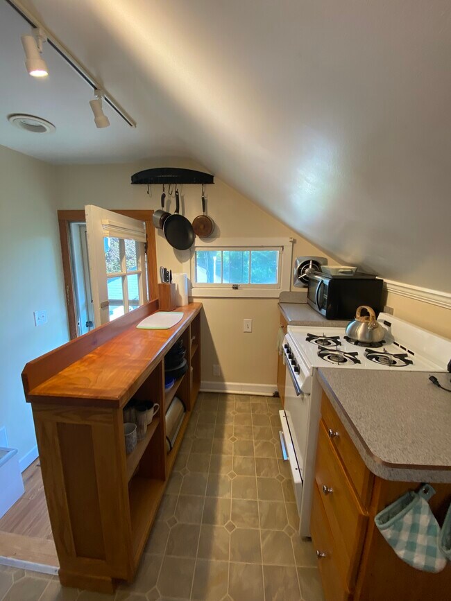 kitchen - 1418 Coler Rd