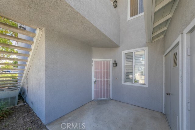 Building Photo - 6631 Laurelton Ln