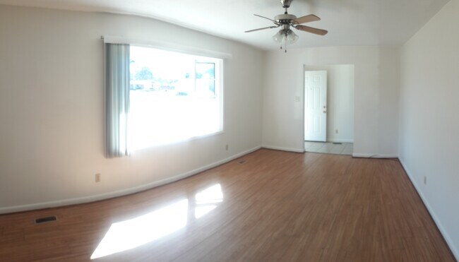 Foto del edificio - 5203 Longbranch Dr