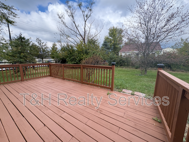 Building Photo - 10792 Sweetsen Rd