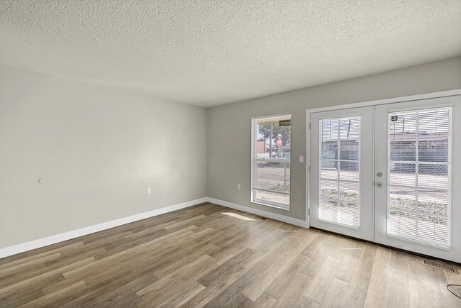 Building Photo - 402 Sunny Ln