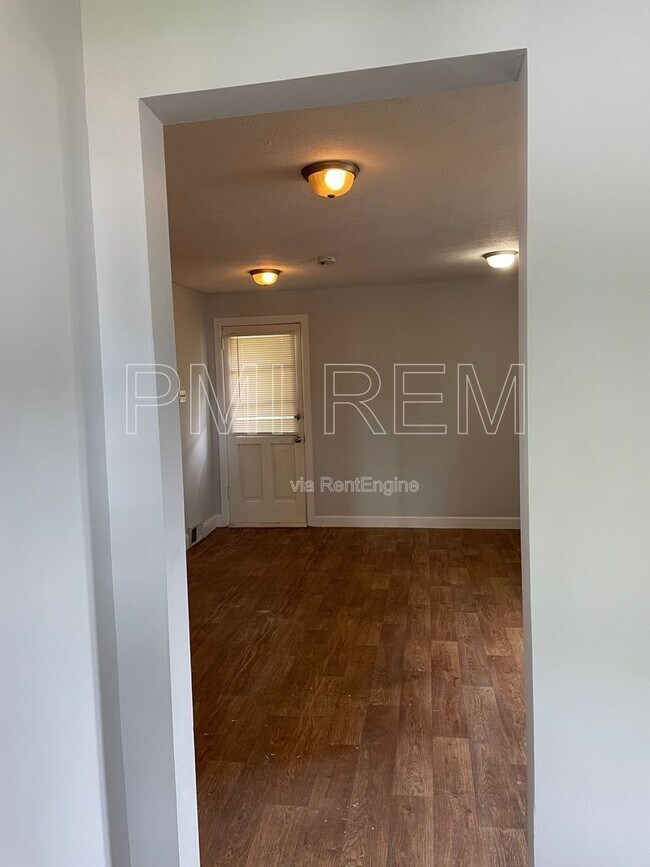 Building Photo - 2876 Hudson Dr