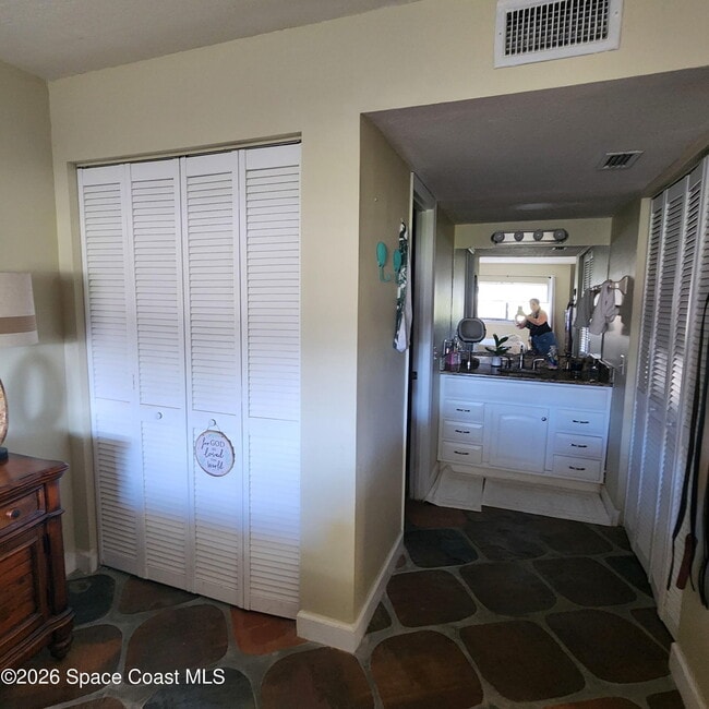 Foto del edificio - 1145 N Shannon Ave