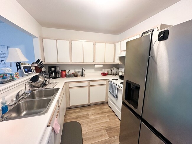 Photo - Comfortable and Convenient 3 Bedroom Townh... Townhome