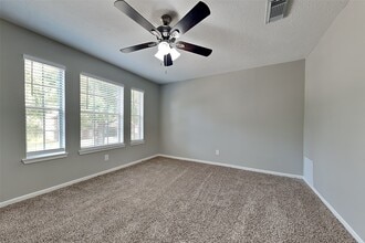 Building Photo - 2211 Pincher Creek Dr