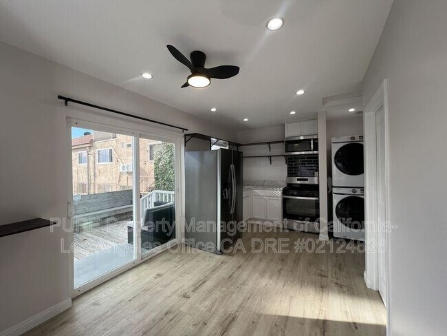 Foto del edificio - 670 W 2nd St