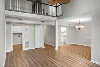 Building Photo - 906 Ventura Pl