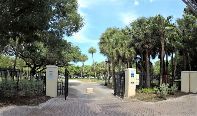 Camina hasta la playa - 744 85th St