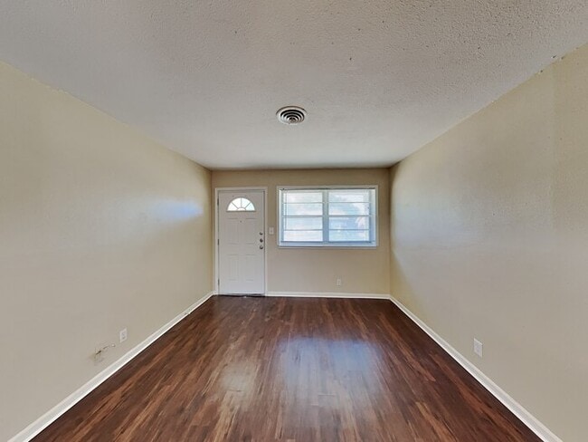 Foto del edificio - 764 Oakwood Ave