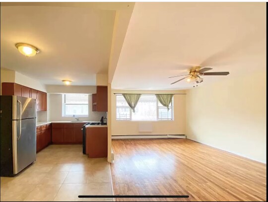 Foto del edificio - 439 E 21st St