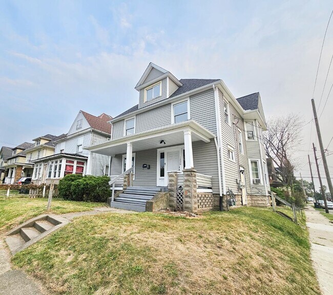 Building Photo - 1220 8th St NW