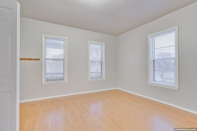 Building Photo - 645 5th St