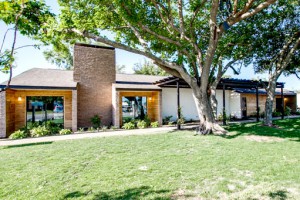 Building Photo - 10062 Royal Ln