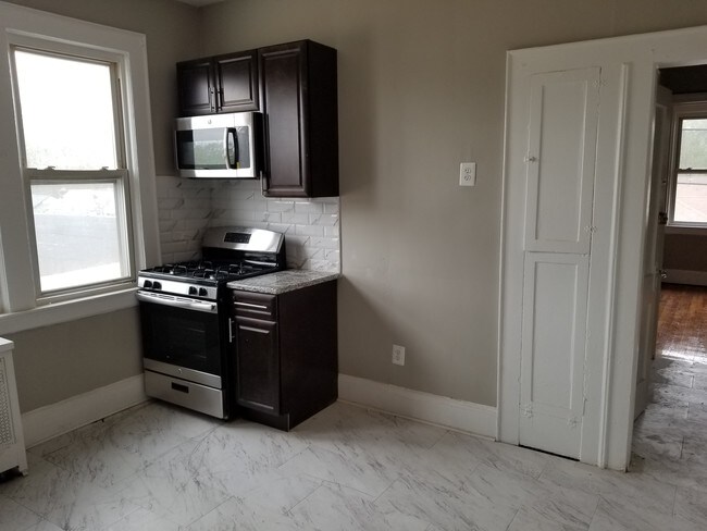 Foto del edificio - 86 Fuller Pl