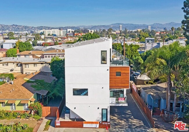 Come home to a newly-built, contemporary, Culver City Arts District smart home - 6077 Hargis St