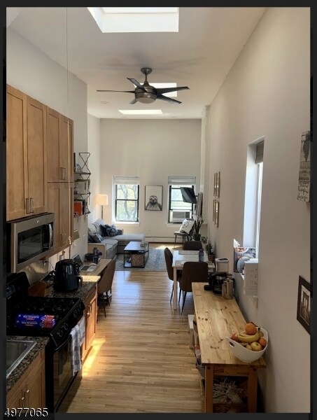 Building Photo - 254 9th St