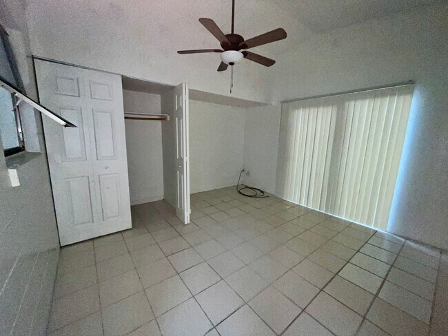 Foto del edificio - 4208 Robbins Ave