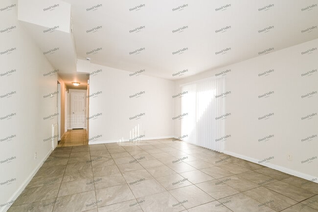Foto del edificio - 6932 Woodhurst Dr