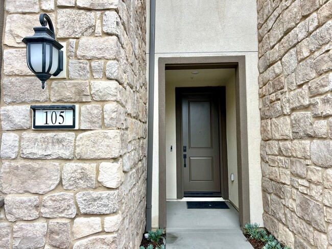 Foto del edificio - Brand New Built 3 Story 2 Bed 2.5 Bath Condo in Eastvale!