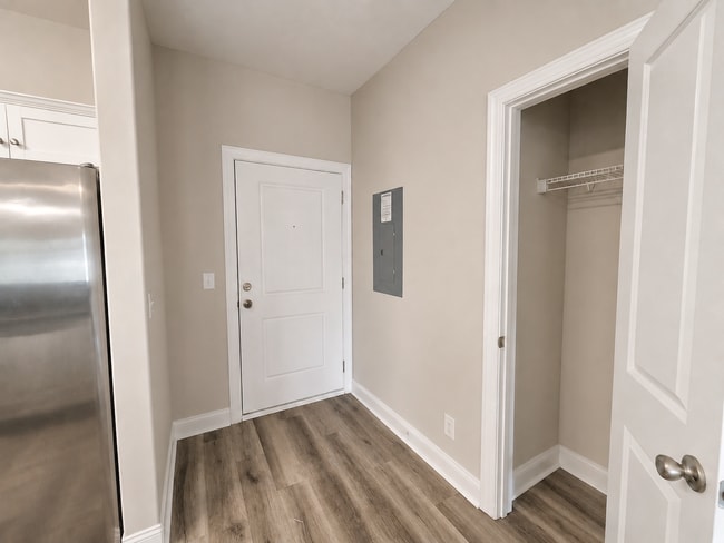 Building Photo - Your Perfect 2-Bedroom Retreat Awaits in Kiskadee Parke
