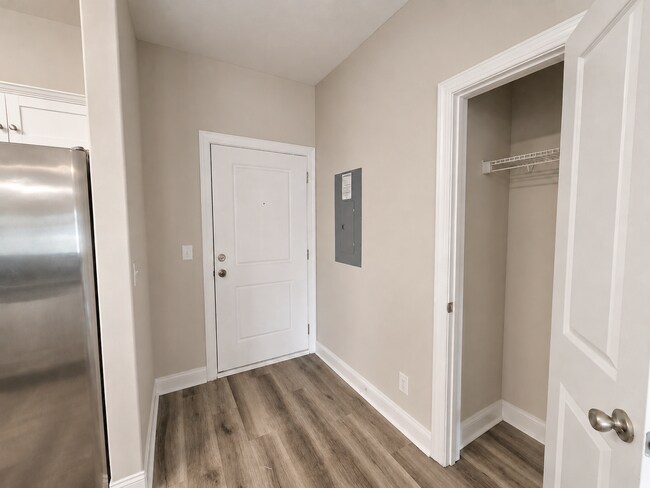 Foto del edificio - Your Perfect 2-Bedroom Retreat Awaits in Kiskadee Parke