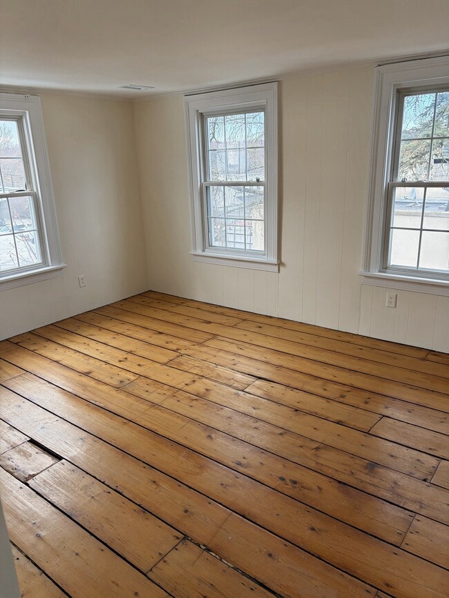 Building Photo - 39 S Finley Ave