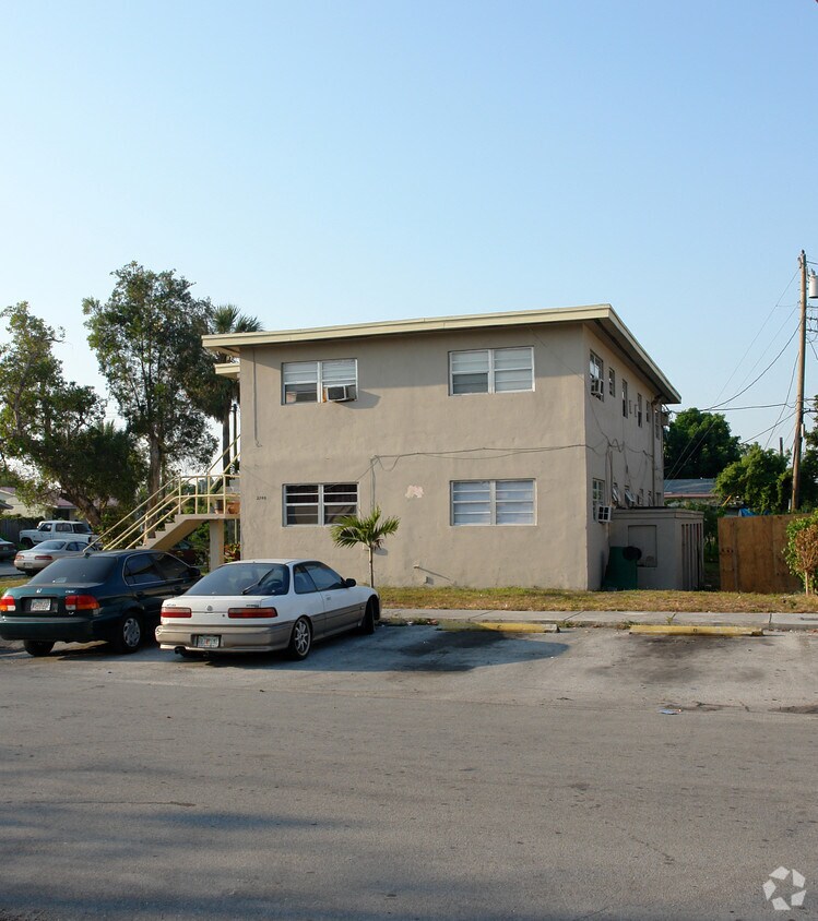 Building Photo - 2740 SW 2nd St