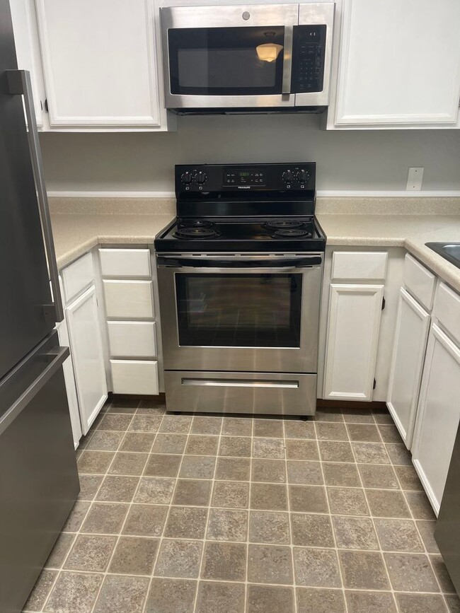 Building Photo - New Listing! 2-bed, 2-bath Condo!