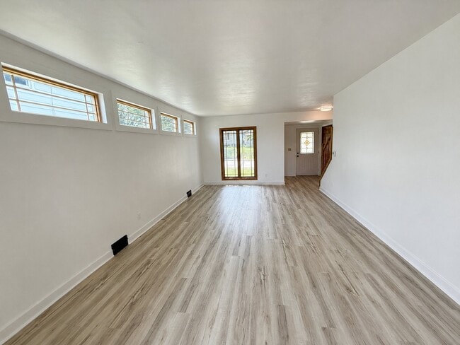 Building Photo - 1124 E 29th St