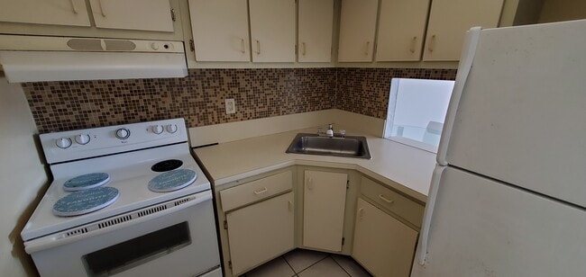 Building Photo - 4550 NW 9th St