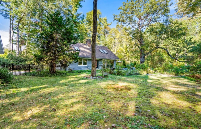 Building Photo - 44 The Valley Rd