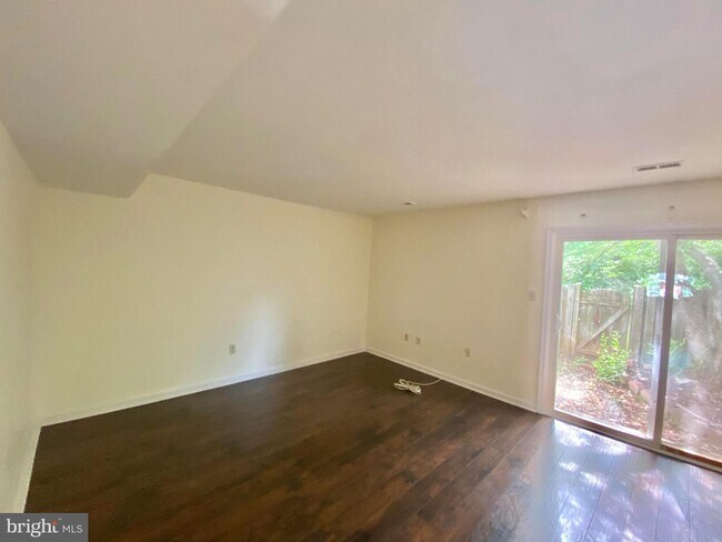 Building Photo - 14828 Dorian Dr