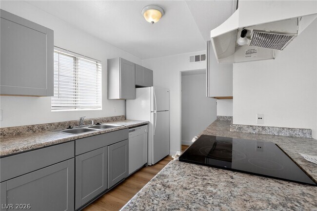 Foto del edificio - 5125 Golden Ln