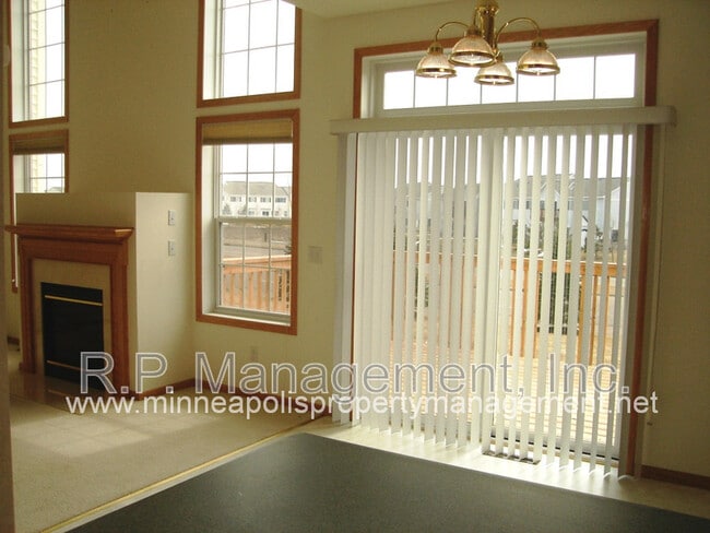 Building Photo - 15220 Florist Cir