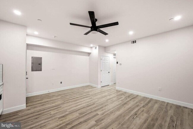 Foto del edificio - 437-39 W Girard Ave