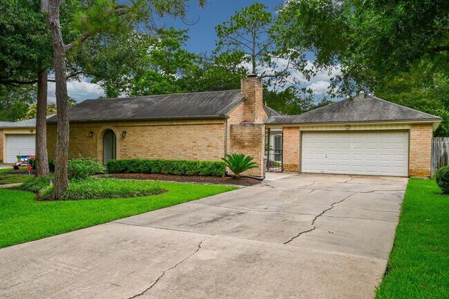 Foto del edificio - 2102 Briarcrest Dr