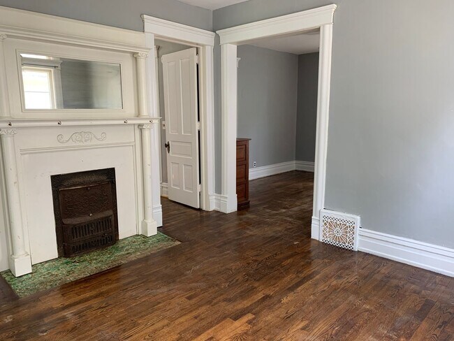 Building Photo - 713 Minor