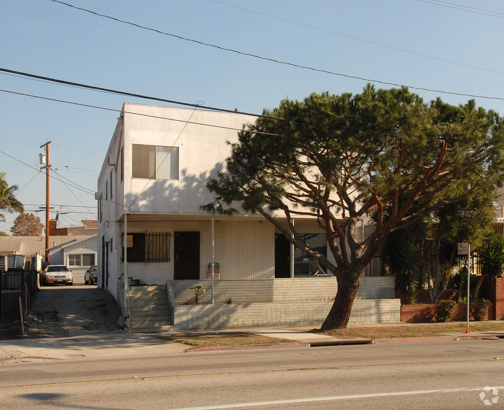 Primary Photo - 704 N Centinela Ave
