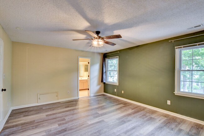 Foto del edificio - 922 Willow Point