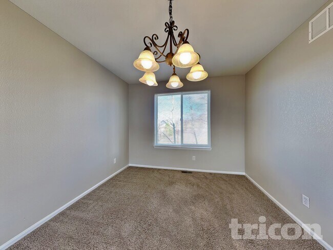 Foto del edificio - 5924 S Ukraine St