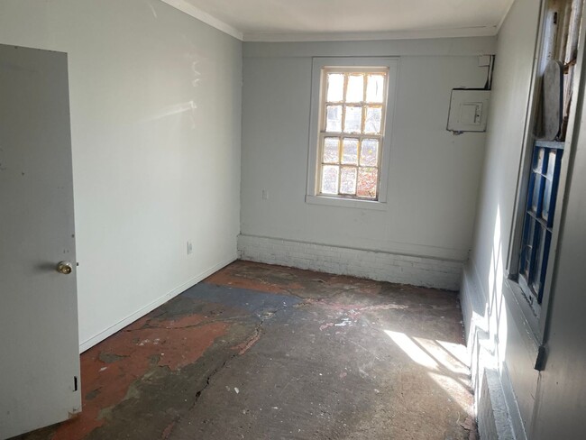 Building Photo - 115 E Olive St