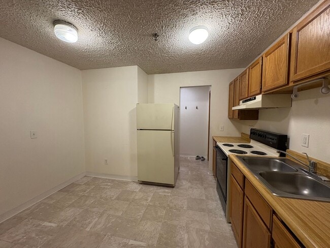 Building Photo - 153 Palace Cir