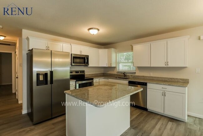 Foto del edificio - Available Now!