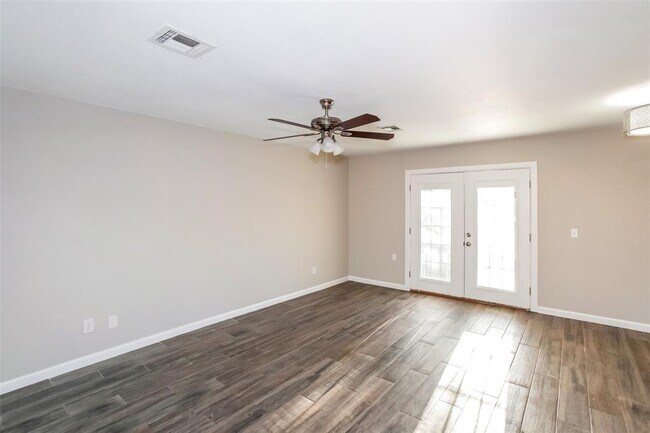 Foto del edificio - 8917 S Hillcrest Dr