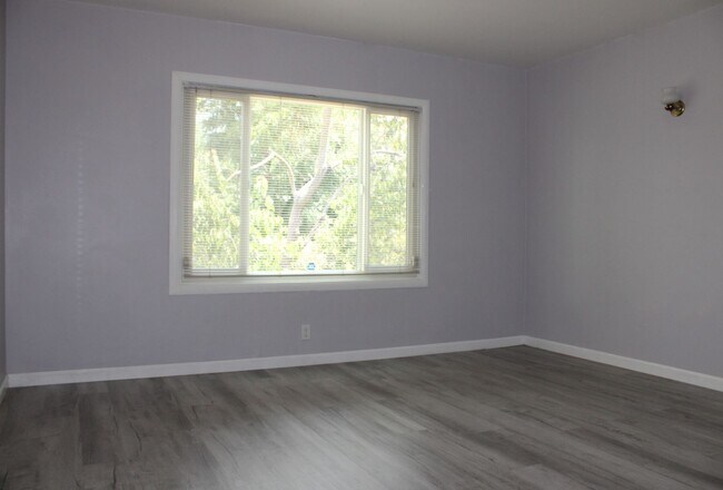 Building Photo - 1351 Diamond Ave