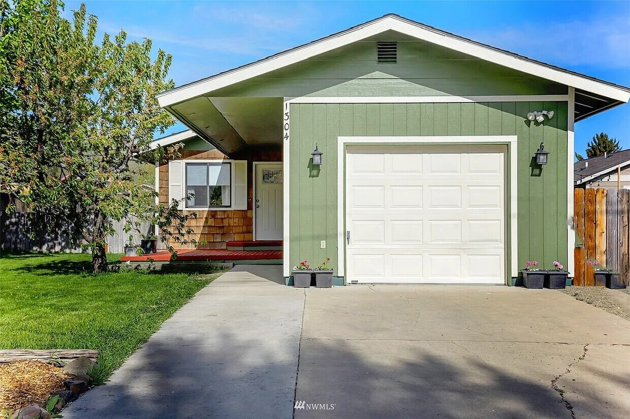 Primary Photo - 1304 N Cora St