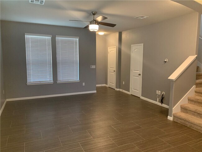 Building Photo - 409 N Heatherwilde Blvd