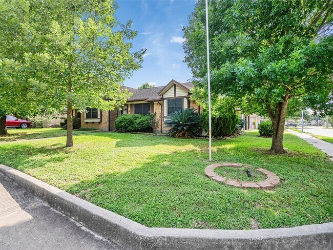 Building Photo - 4002 Thistledown Dr