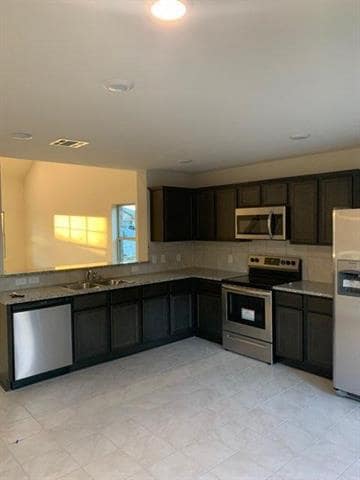 Foto del edificio - 1008 Emerald Dr